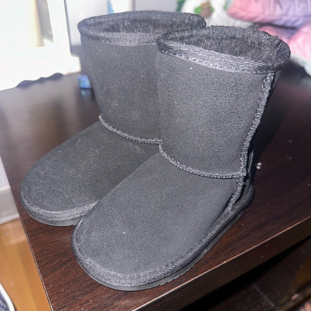 Toddler shoes size 6. Selling as lot for $50 or $7 each